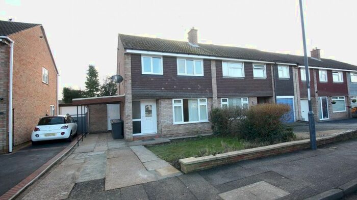 3 Bedroom Semi-Detached House To Rent In 3 Bedroom Semi-Detached House, Draycott Drive, Mickleover DE3