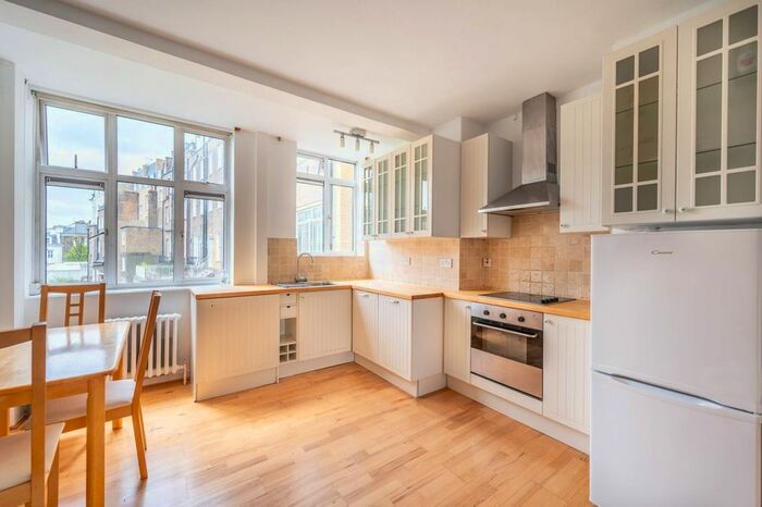1 Bedroom Flat To Rent In Chepstow Crescent, Notting Hill, London, W11