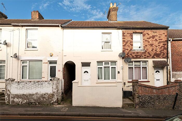 2 Bedroom Terraced House To Rent In William Street, Sittingbourne, Kent, ME10