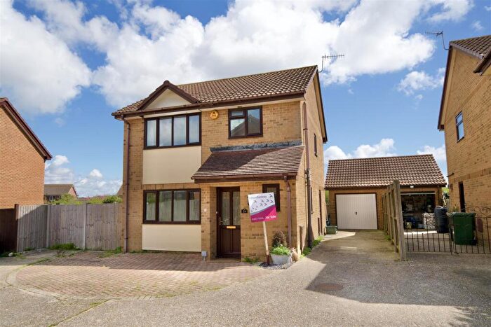 3 Bedroom Detached House For Sale In Primula Close, Weymouth, DT3