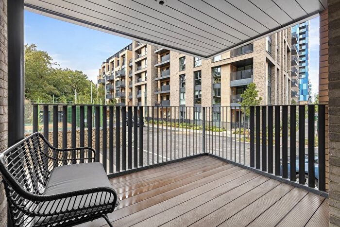 2 Bedroom Flat For Sale In Garwood House, Juniper Crescent Greenwich, SE10