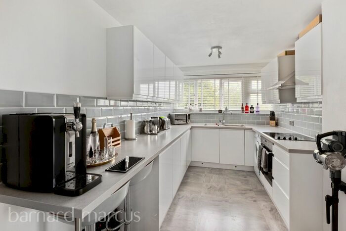 1 Bedroom Flat To Rent In Chetwode Road, Tadworth, KT20