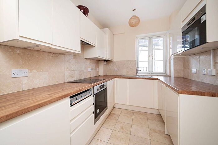 3 Bedroom Flat For Sale In Portpool Lane, Holborn, London, EC1N