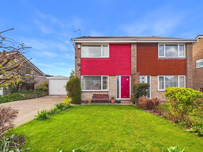 3 Bedroom Semi Detached House For Sale In Hollingthorpe Grove, Hall Green, Wakefield, WF4