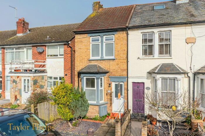 2 Bedroom End Of Terrace House To Rent In Whitley Road, Hoddesdon, EN11