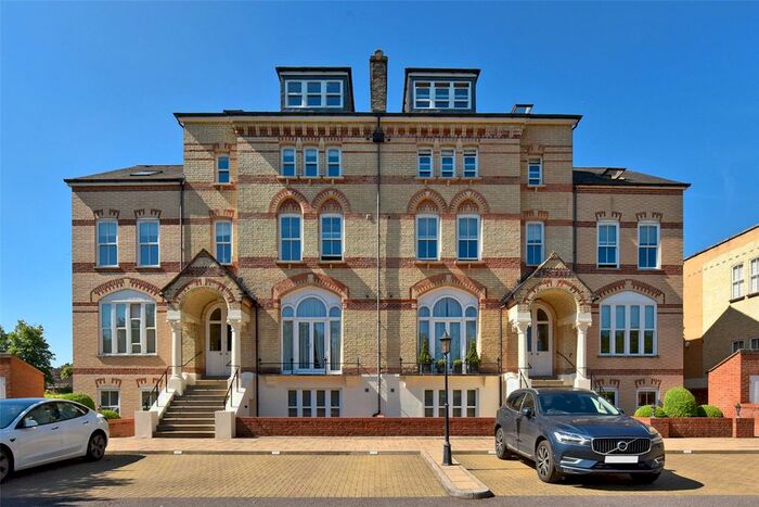 2 Bedroom Flat To Rent In Savill Court, - The Fairmile, Henley-On-Thames, Oxfordshire, RG9