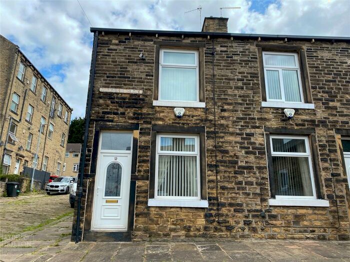 2 Bedroom End Of Terrace House To Rent In Ashgrove Place, Siddal, Halifax, West Yorkshire, HX3