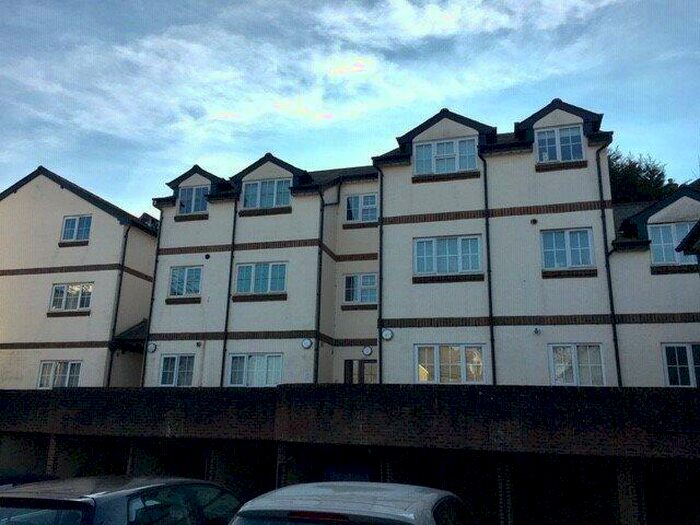 1 Bedroom Flat To Rent In Mill Street, Redhill, RH1