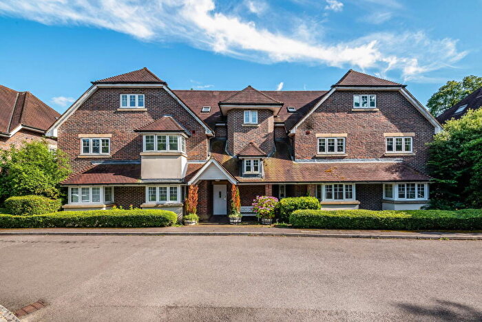 2 Bedroom Flat For Sale In Kingswood Grange, Lower Kingswood, KT20