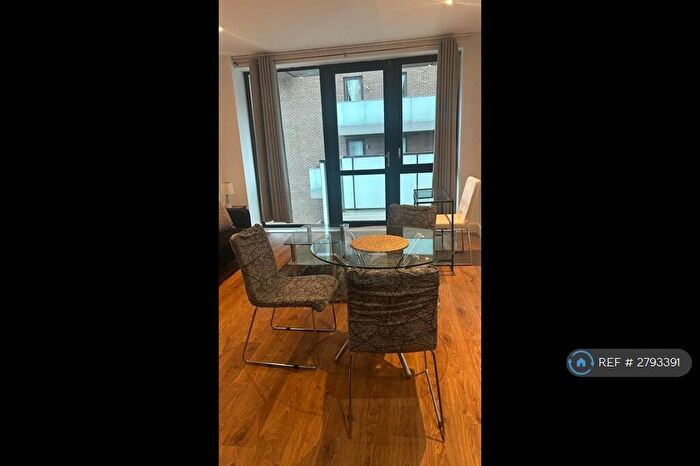 2 Bedroom Flat To Rent In Lighterman Point, London, E14