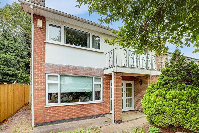 4 Bedroom Detached House For Sale In Weaverthorpe Road, Woodthorpe, Nottinghamshire, NG5