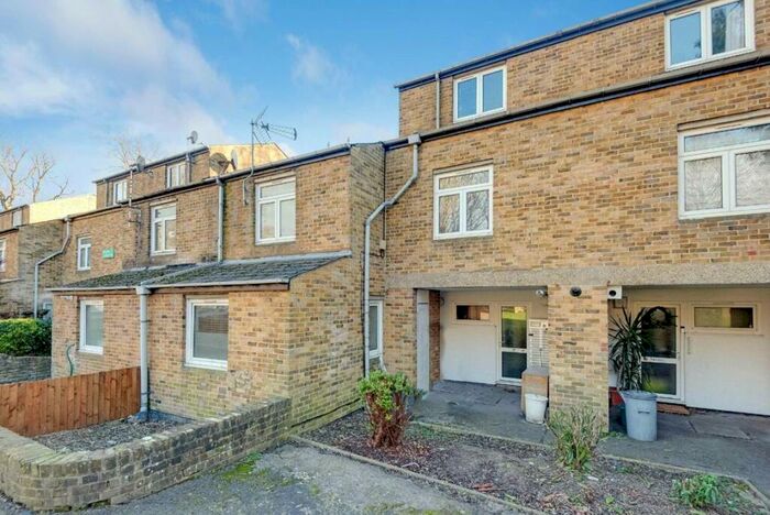 4 Bedroom Terraced House To Rent In Cardinals Way, Highagte, N19