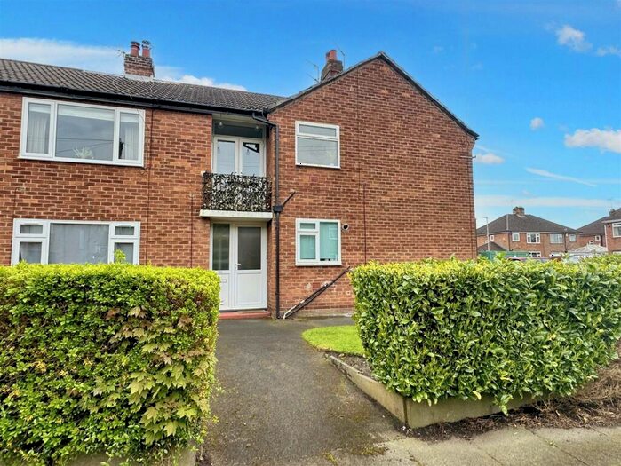 1 Bedroom Apartment To Rent In Carlyn Avenue, Sale, M33