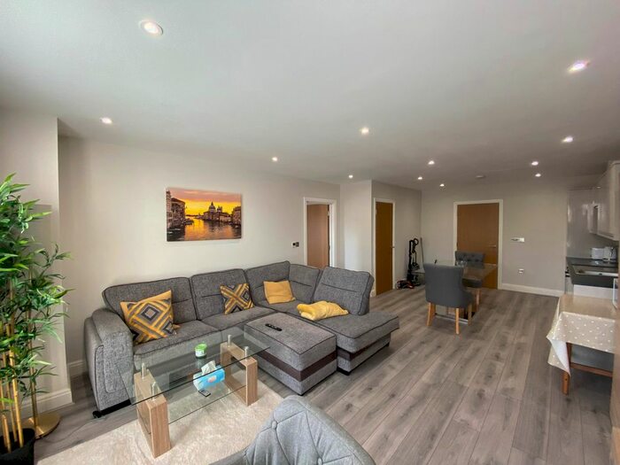 2 Bedroom Flat To Rent In Lawn Road, Southampton, SO17