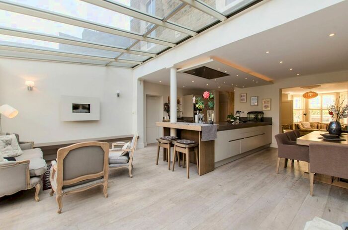 5 Bedroom Property To Rent In Salcott Road, Between The Commons, London, SW11