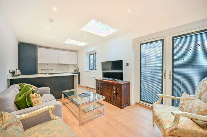 2 Bedroom Flat To Rent In Traps Lane, New Malden, KT3