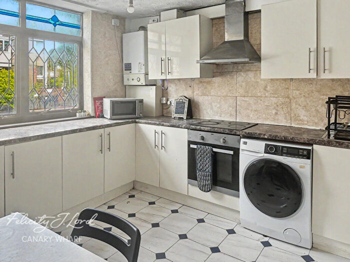 3 Bedroom Apartment To Rent In Seyssel Street, London, E14