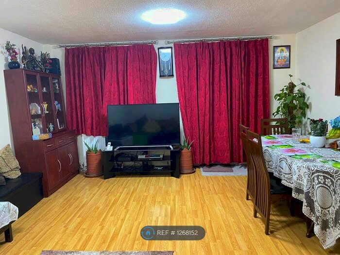 3 Bedroom Terraced House To Rent In Plesman Way, Wallington SM6