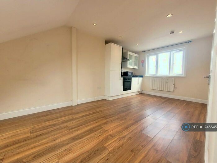 Studio To Rent In Willesden Junction, London, NW10