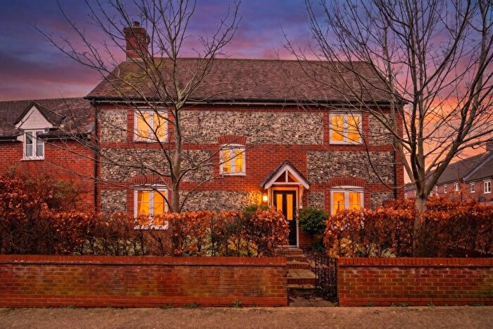4 Bedroom Link Detached House For Sale In Cobham Road, Blandford Forum, DT11