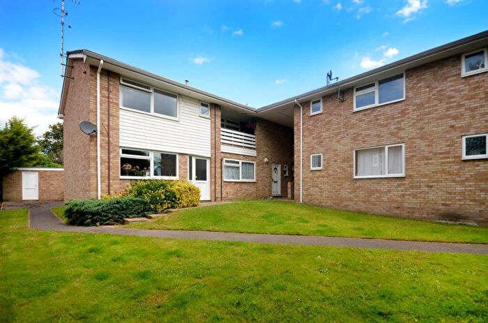 1 Bedroom Flat To Rent In Highclere Court, Knaphill, Woking, GU21