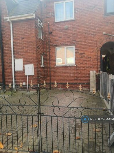 3 Bedroom Terraced House To Rent In Park Road, Rotherham, S65