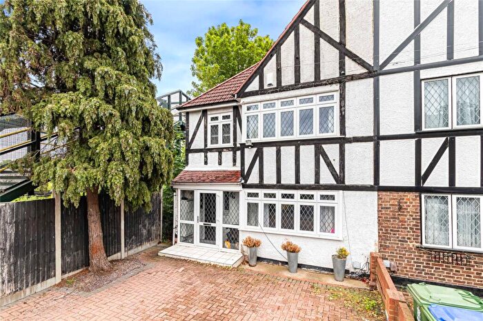 4 Bedroom Semi Detached House For Sale In South Gipsy Road, Welling, Kent, DA16