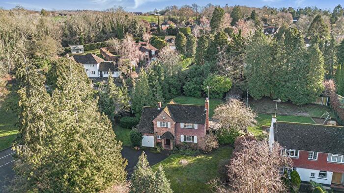 3 Bedroom Detached House For Sale In Garden Close, Leatherhead, KT22