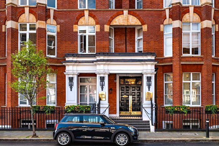 3 Bedroom Flat For Sale In Upper Montagu Street, Marylebone, London, W1H