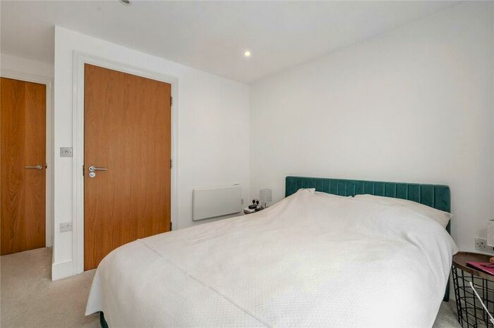 2 Bedroom Apartment For Sale In Shepherdess Walk, Islington, London, N1