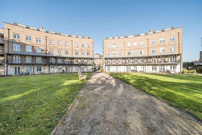 2 Bedroom Flat For Sale In Jefferson Place, Bromley, BR2