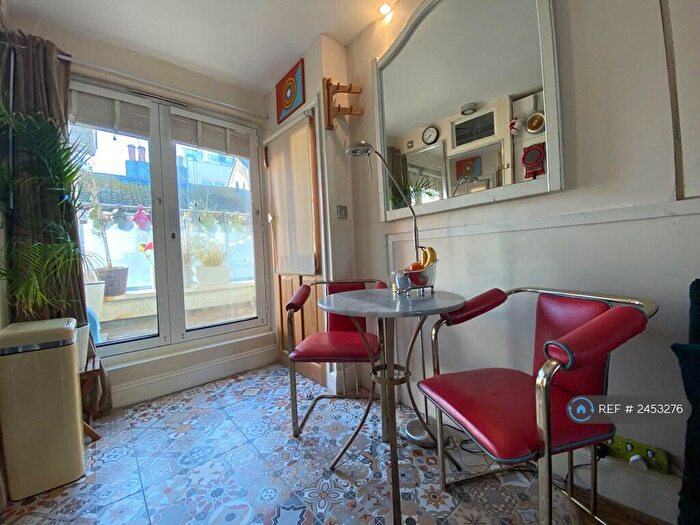Studio To Rent In Little Western St, Brighton, BN3