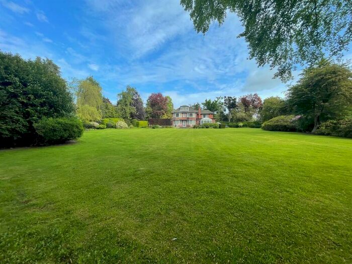 4 Bedroom Detached House For Sale In Kemp Road, Swanland, HU14