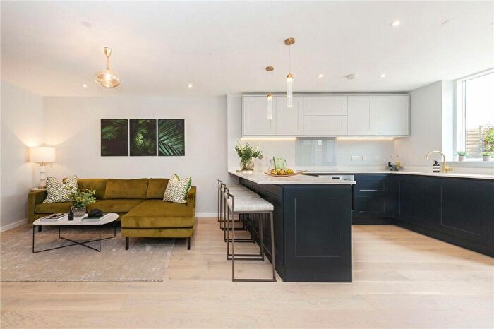 4 Bedroom Terraced House To Rent In Knights Hill, London, SE27