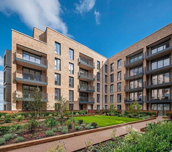 1 Bedroom Flat To Rent In High Street, Staines-Upon-Thames, TW18