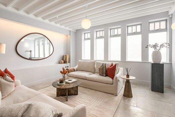 4 Bedroom Terraced House For Sale In Dilke Street, London, SW3