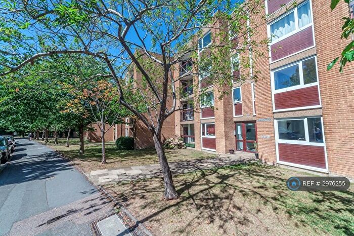 2 Bedroom Flat To Rent In Edenhurst Place, Sutton, SM2