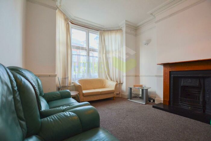 4 Bedroom House To Rent In St. Albans Road, Leicester, LE2