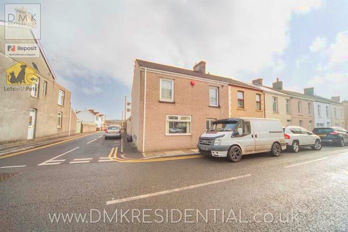 2 Bedroom Flat To Rent In Bridgend Road, Aberkenfig, Bridgend, CF32