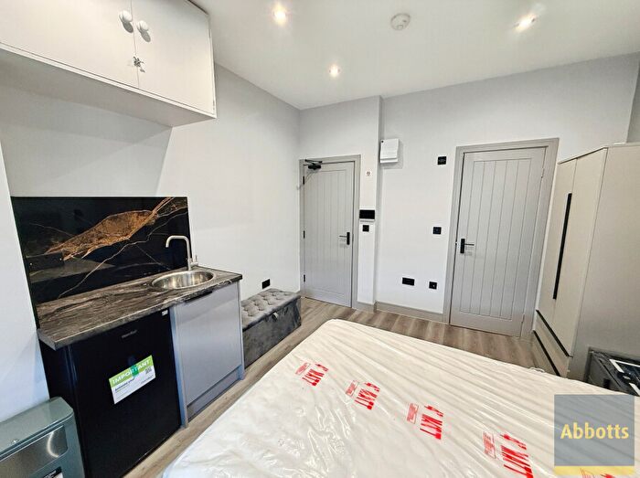 1 Bedroom Flat To Rent In Bournemouth Park Road, Southend, SS2
