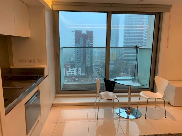 Studio To Rent In Pan Peninsula Square, London, E14