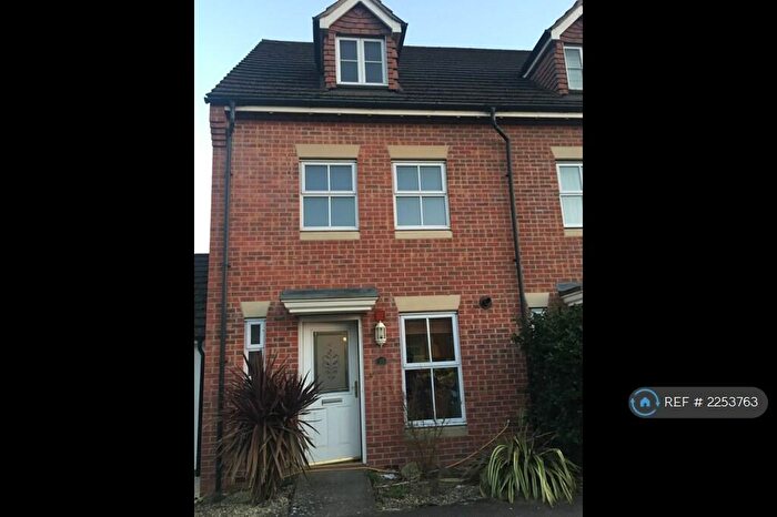 3 Bedroom End Of Terrace House To Rent In Urquhart Road, Thatcham, RG19