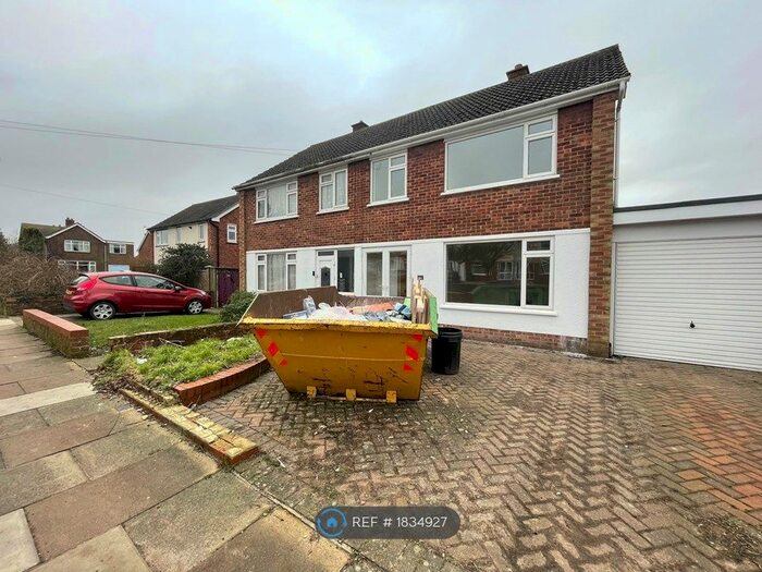 3 Bedroom Semi-Detached House To Rent In Defoe Road, Ipswich, IP1