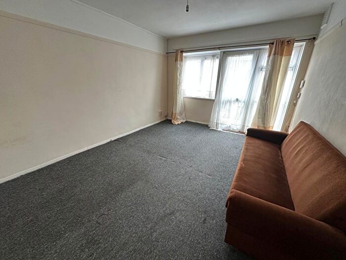 1 Bedroom Flat To Rent In Townsley Close, Luton, Bedfordshire, LU1