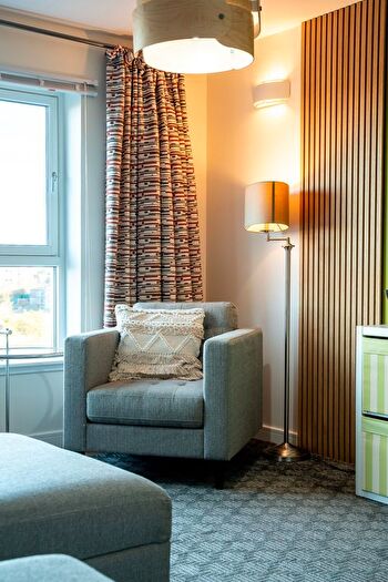 2 Bedroom Flat For Sale In Dalgety Road, Edinburgh, EH7