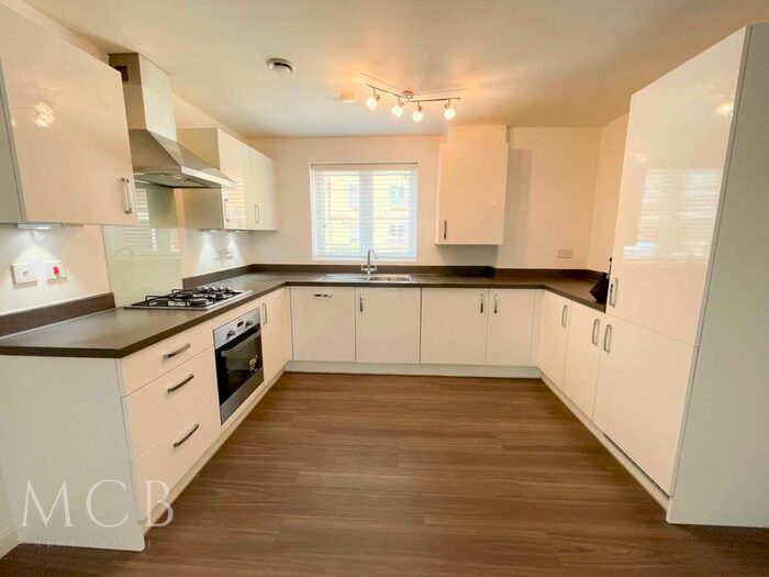 2 Bedroom Flat To Rent In Kenyon Way, Slough, SL3