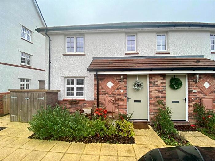 2 Bedroom House For Sale In Heron Way, Liphook, GU30