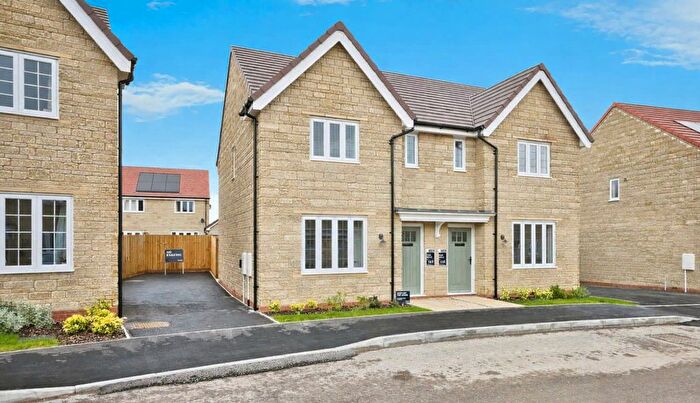3 Bedroom Semi Detached House For Sale In Maple Drive, Somerton, TA11