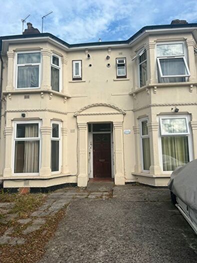1 Bedroom Flat To Rent In Norfolk Road, Seven Kings, Ilford, IG3