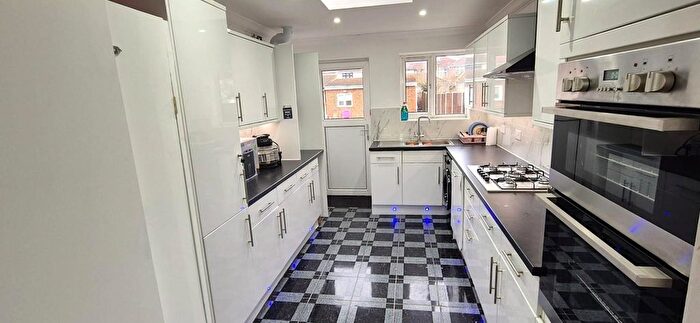 5 Bedroom Property To Rent In Cranbourne Road, Slough, SL1